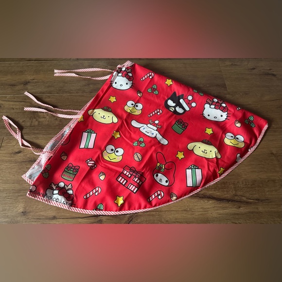 SANRIO-NWT Extra Large Red Character Christmas Tree Skirt - Picture 14 of 15